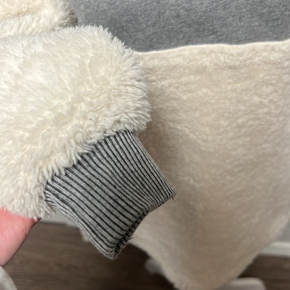 Disneyland Sherpa jersey - Picture 3 of 7